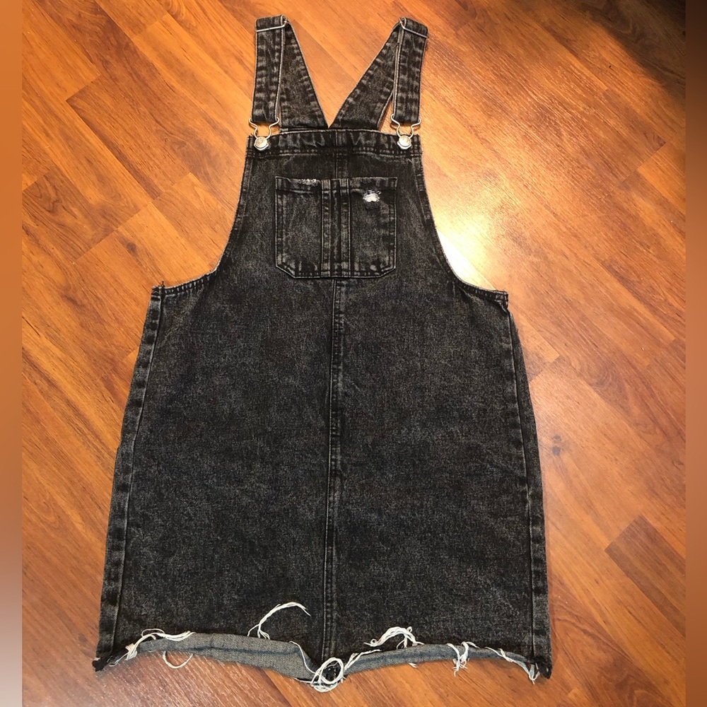Wild Fable Overall Jean Dress. Size medium. Adjustable shoulder straps.